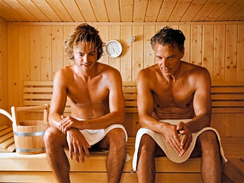 Ang mga lalaki ay bumibisita sa sauna upang gamutin ang prostatitis